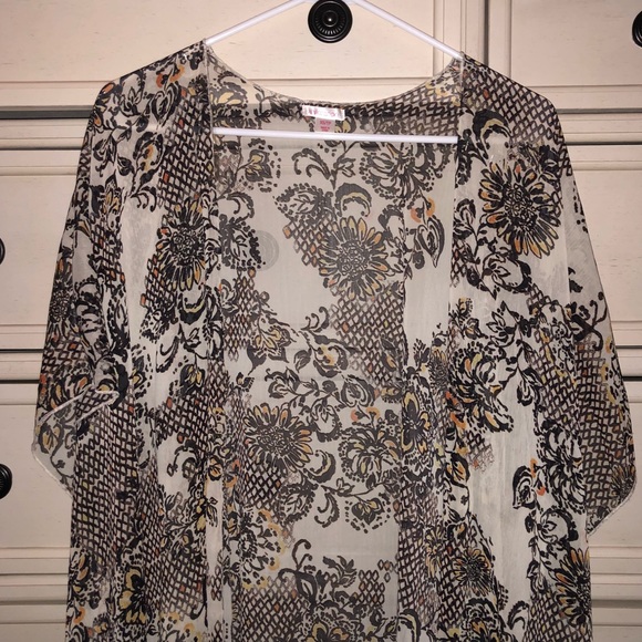 Cover-up - Picture 3 of 3